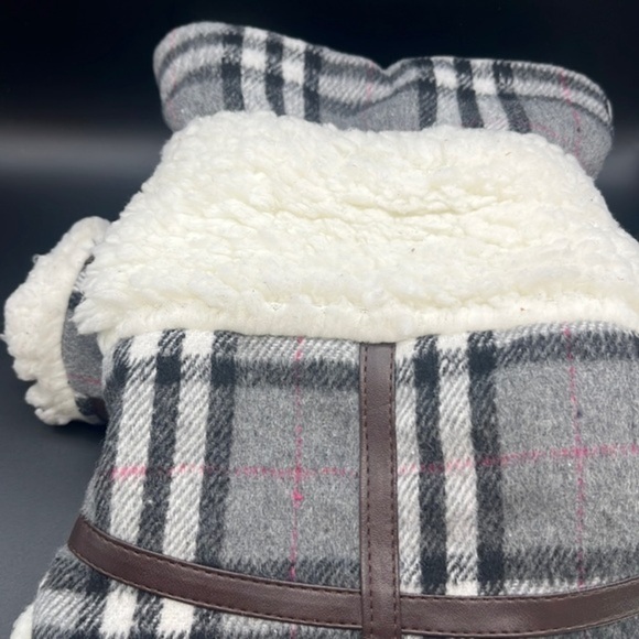 Cozy Plaid Dog Coat:‎ Stylish Winter Wear for Your Furry Friend! - Picture 3 of 9
